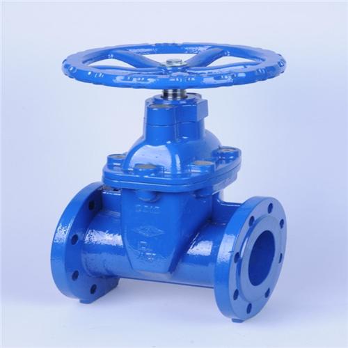 采用AI质检和机器人装配技术