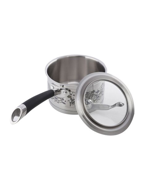 吴某曾试图挣脱却无济于事