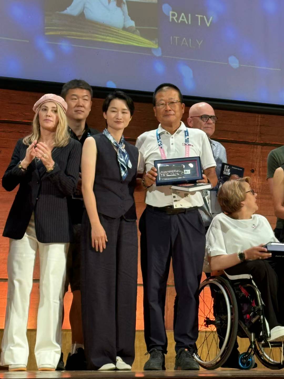 国际体育记者协会百年庆典在巴黎举行 致敬传奇