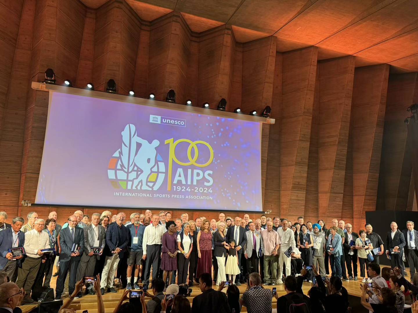 国际体育记者协会百年庆典在巴黎举行 致敬传奇
