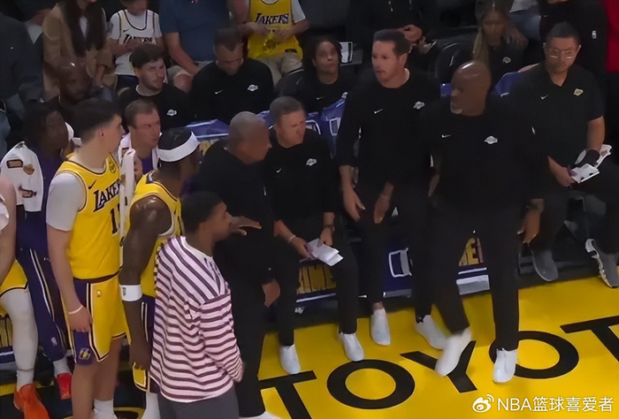 湖人季后赛遭遇范德比尔特爆发与交易危机