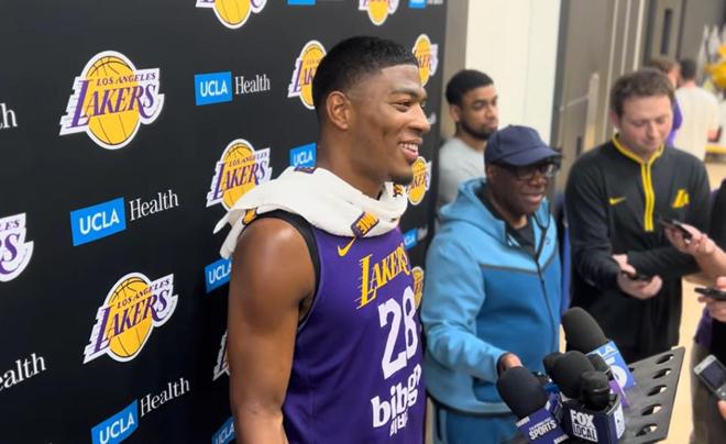 湖人前锋八村垒谈团队进攻与季后赛防守策略 分